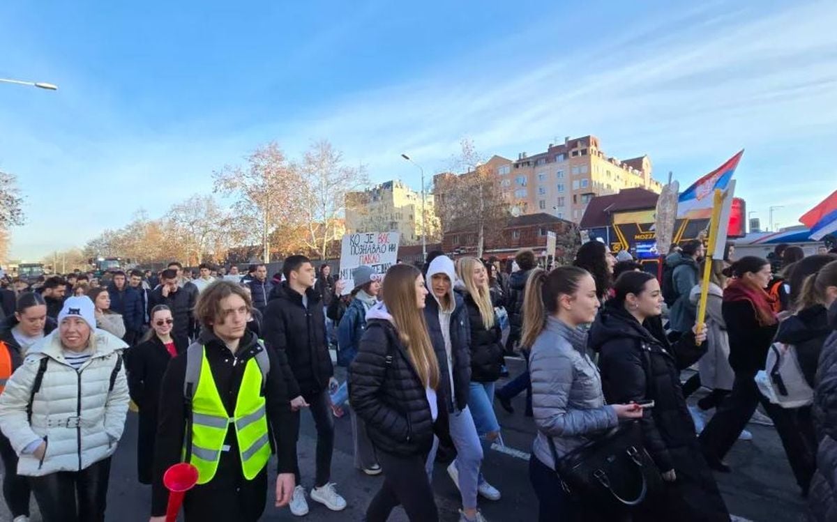 Beograd: Tisuće studenata blokirale jedan od ključnih prometnih čvorova