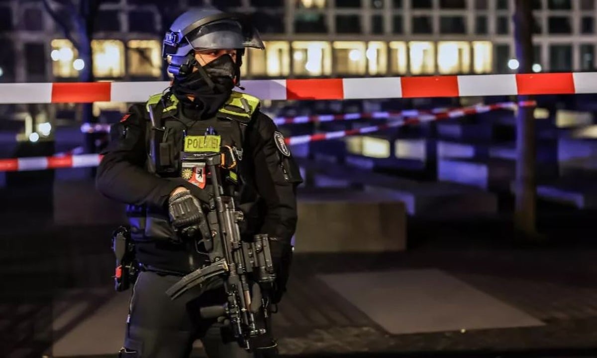 Policija osigurava mjesto zločina kod Memorijala Holokausta u Berlinu, 21. veljače 2025.