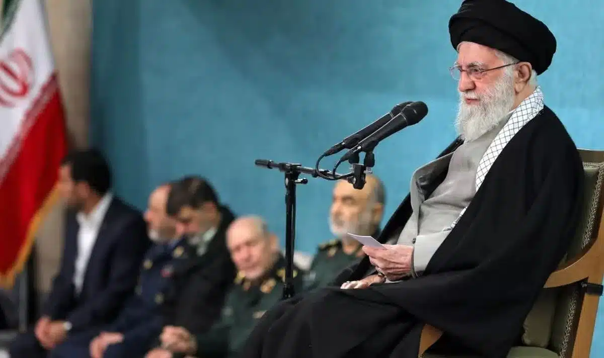 Iranski vrhovni vođa ajatolah Ali Hamnei govori na sastanku s dužnosnicima vlade u Teheranu, 8. ožujka 2025. godine.