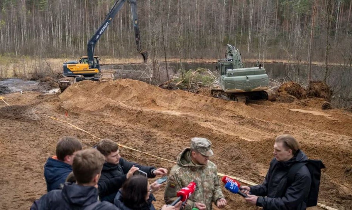 Spasilačke ekipe tragaju za nestalim američkim vojnicima na vježbalištu u Pabradėu u Litvi.