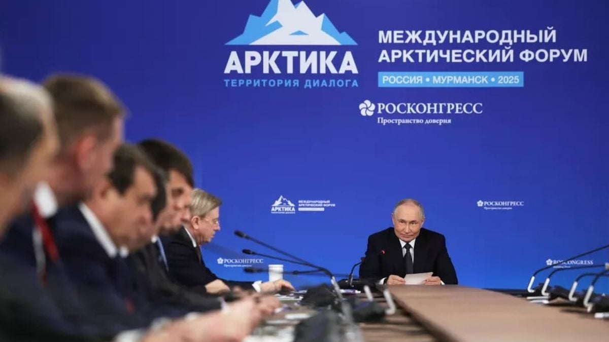 "Vladimir Putin na sastanku o razvoju Arktika i Arktičkog transportnog koridora u Murmansku, 27. ožujka 2025."