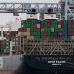 Iskrcaj kontejnerskog broda Ever Favor u luci Boston uz najavu novih američkih carina na Meksiko, Kanadu i Kinu