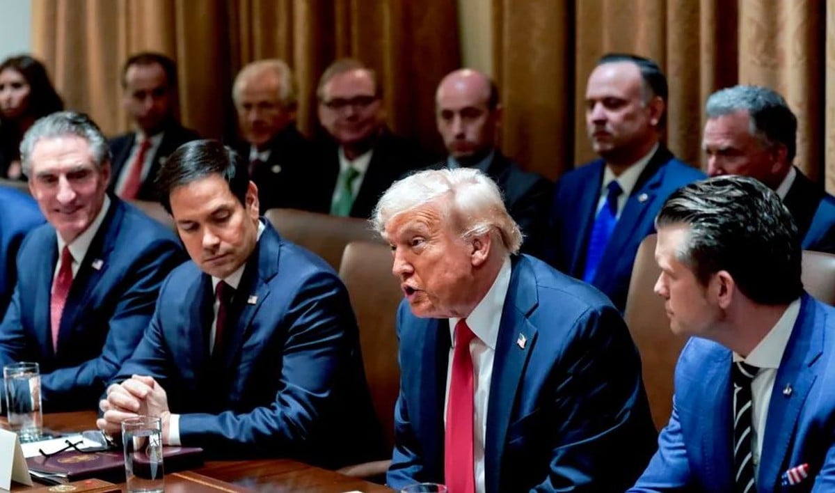 Američki predsjednik Donald Trump na sastanku vlade u Bijeloj kući s ministrom unutarnjih poslova Dougom Burgumom, državnim tajnikom Marcom Rubiom i ministrom obrane Peteom Hegsethom, Washington, 26. veljače 2025.