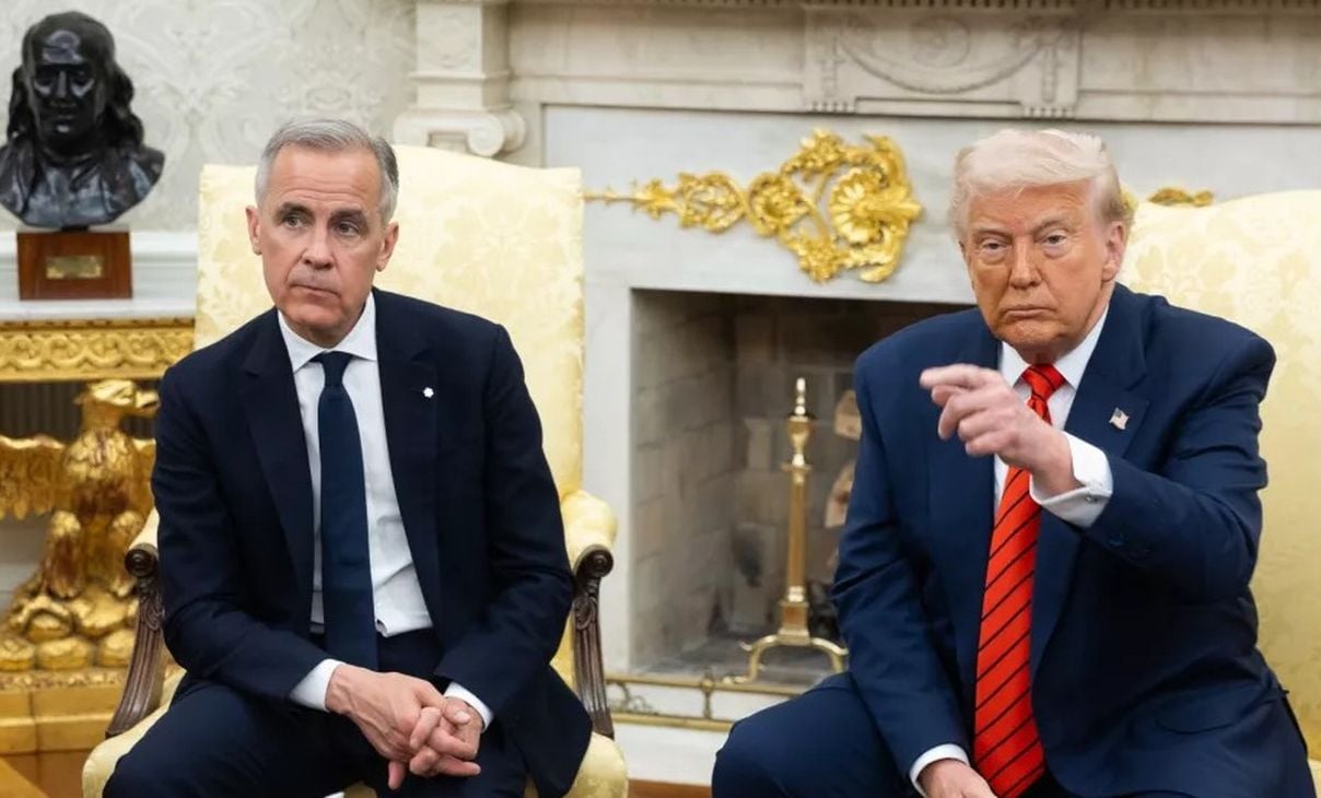 Predsjednik SAD-a Donald Trump i kanadski premijer Mark Carney sastaju se u Ovalnom uredu Bijele kuće u Washingtonu, 6. svibnja 2025. godine.