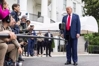 Predsjednik SAD-a Donald Trump govori medijima prije odlaska na G7 summit u Kanadi, Washington, 15. lipnja 2025.