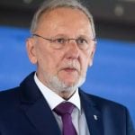 Davor Božinović daje izjavu novinarima ispred zgrade Vlade RH u Zagrebu, 3. srpnja 2025.