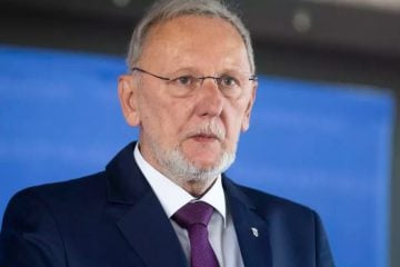 Davor Božinović daje izjavu novinarima ispred zgrade Vlade RH u Zagrebu, 3. srpnja 2025.