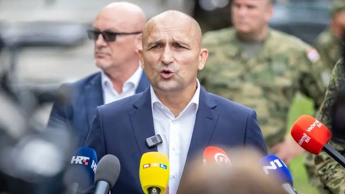 Ministar Ivan Anušić i načelnik Tihomir Kundid u obilasku postrojbi HV-a uoči mimohoda u Zagrebu, 28. srpnja 2025.