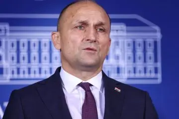 Zagreb, 11.07.2025. – Ministar obrane Ivan Anušić daje izjavu nakon djelomično zatvorene sjednice Odbora za obranu Hrvatskog sabora o obaveznom vojnom osposobljavanju.