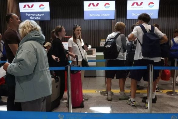 Putnici čekaju na prijavu u zračnoj luci Šeremetjevo, 17. srpnja 2025., dok Nordwind Airlines planira izravne letove Moskva–Pjongjang.
