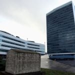 Kompleks Parlamentarne skupštine BiH u Sarajevu s Domom naroda lijevo i Zastupničkim domom desno.