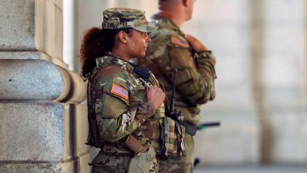 Pripadnici Nacionalne garde u patroli s pištoljima na Union Stationu u Washingtonu, 25. kolovoza 2025.