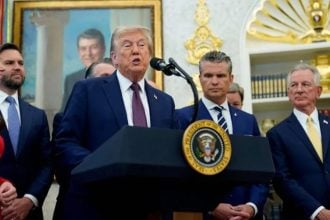 Donald Trump u Ovalnom uredu Bijele kuće najavljuje premještanje Zapovjedništva svemirskih snaga SAD-a u Huntsville, Alabama