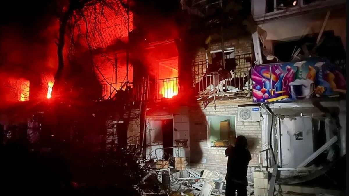 Ukrajinski spasioci na mjestu ruskog napada u Zaporižji, kolovoz 2025.