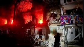 Ukrajinski spasioci na mjestu ruskog napada u Zaporižji, kolovoz 2025.