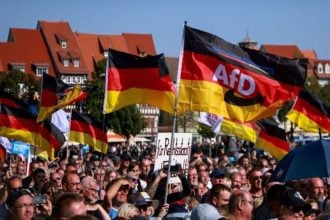Pristaše AfD-a u Erfurtu čekaju govor Bjoerna Hoeckea uoči izbora u Tiringiji, 31. kolovoza 2024.