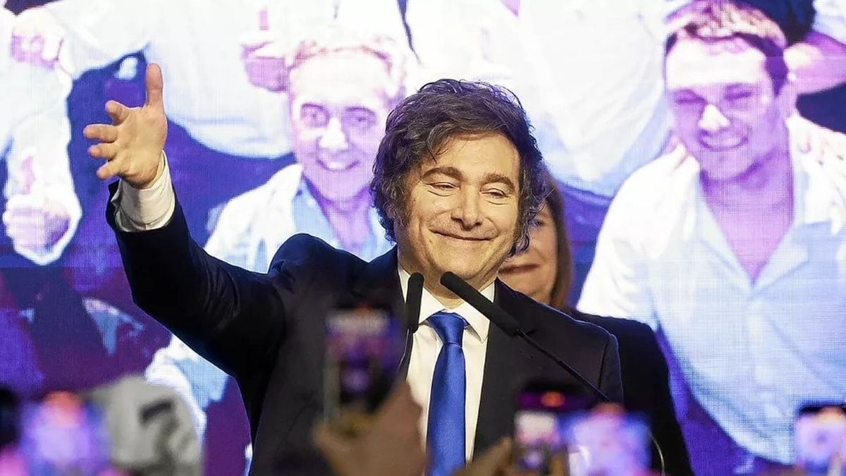Predsjednik Argentine Javier Milei slavi pobjedu na parlamentarnim izborima u Buenos Airesu, 26. listopada 2025., nakon Ŕto je njegova stranka La Libertad Avanza osvojila 39 posto glasova.