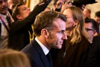 Francuski predsjednik Emmanuel Macron nakon neformalnog summita u danskom parlamentu u dvorcu Christiansborg u Kopenhagenu, listopad 2025.