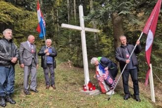 Komemoracija na Macelju uz molitvu i svijeće za žrtve iz 1945. godine
