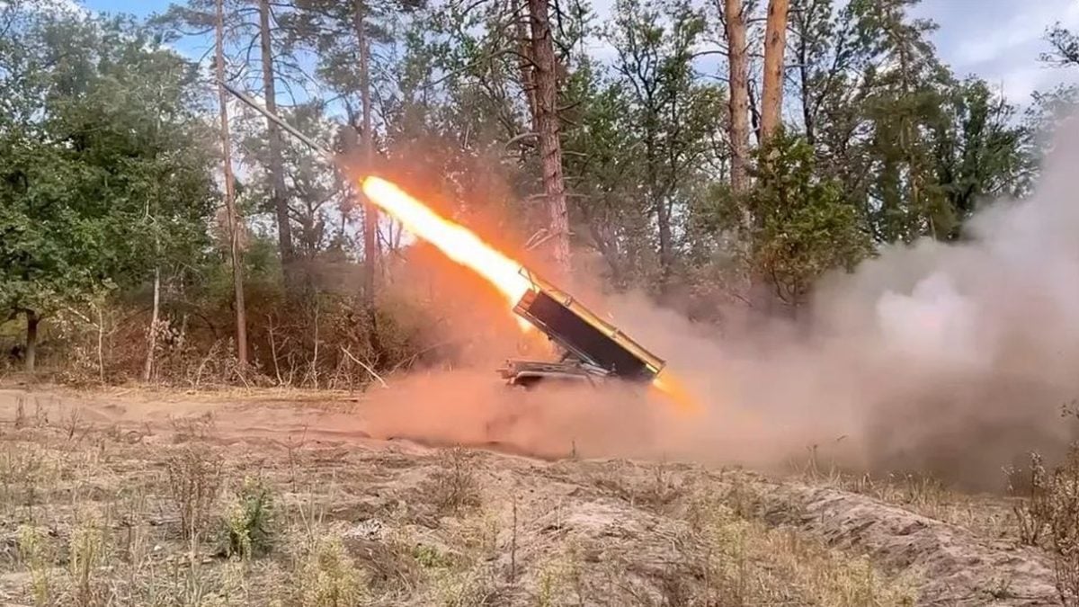 Ruski raketni sustav Grad djeluje prema ukrajinskim položajima, Ukrajina 2025.