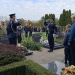 Vukovar, 16. listopada 2024. – Obitelj Zadro na Memorijalnom groblju žrtava Domovinskog rata tijekom obilježavanja 33. godišnjice pogibije heroja Blage Zadre i Alfreda Hilla, uz sudjelovanje gradonačelnika Ivana Penave.