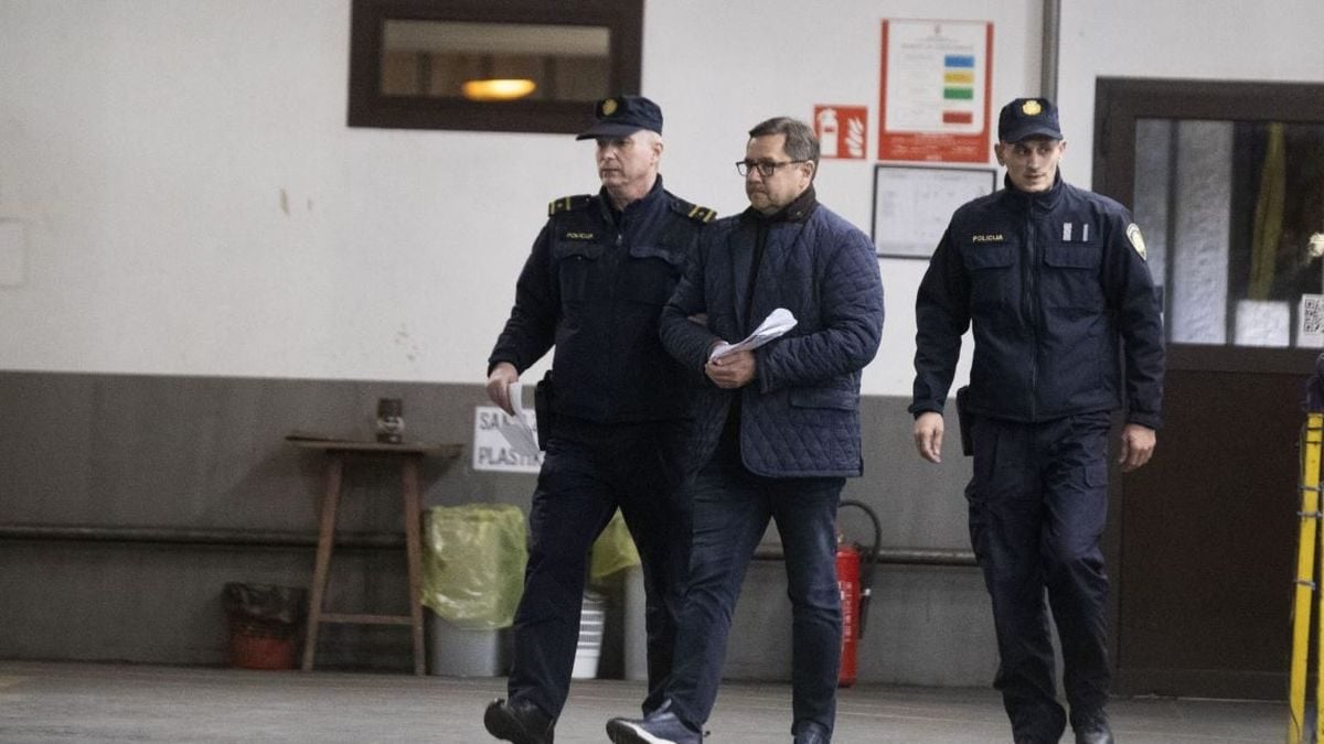 Bivši državni inspektor Andrija Mikulić u Zagrebu nakon uhićenja.