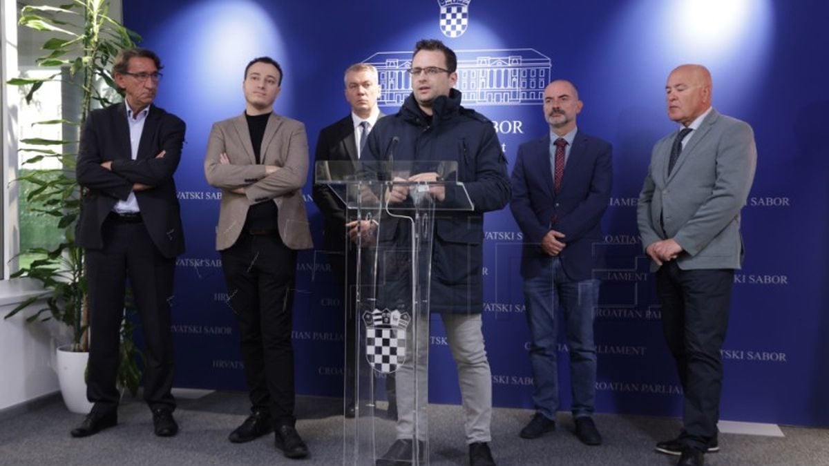 Zagreb, 26.11.2025 – Konferencija za medije u Hrvatskom saboru nakon okruglog stola „Sloboda govora – postoje li zabranjene teme?“ u organizaciji Kluba zastupnika Dom i nacionalno okupljanje i Hrvatskih suverenista.