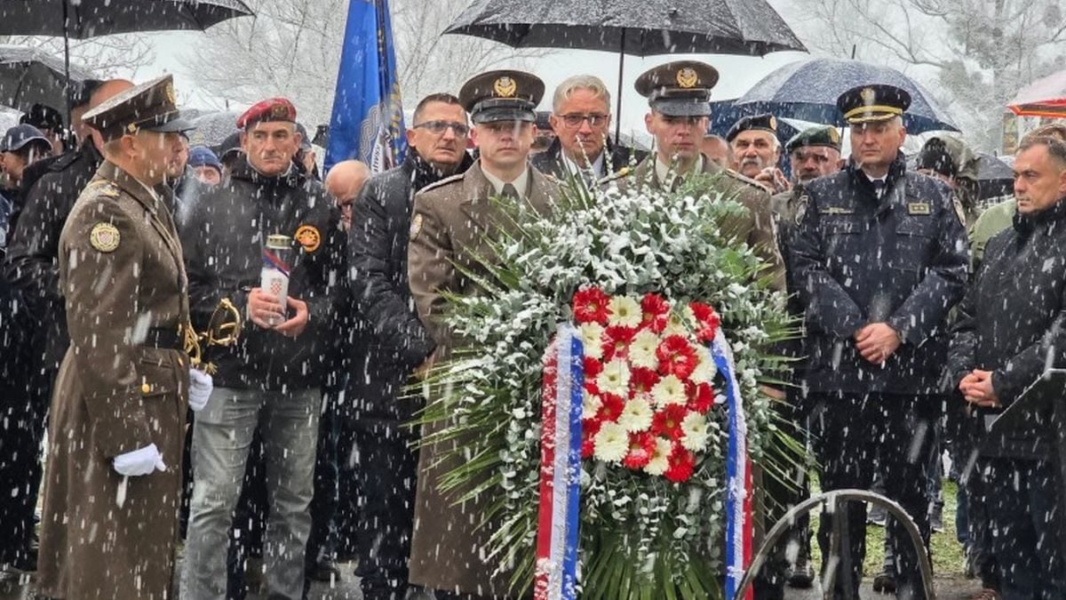 Otkrivanje spomen-obilježja u Kumrovcu 22.11.2025., uz sudjelovanje pripadnika ratnih postrojbi i potpredsjednika Vlade Tome Medveda koji ističe važnost očuvanja istine o stvaranju i obrani Republike Hrvatske.