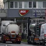 Ulaz u MOL-ovu rafineriju u Százhalombatti u Mađarskoj nakon lokaliziranog požara, 21. listopada 2025.