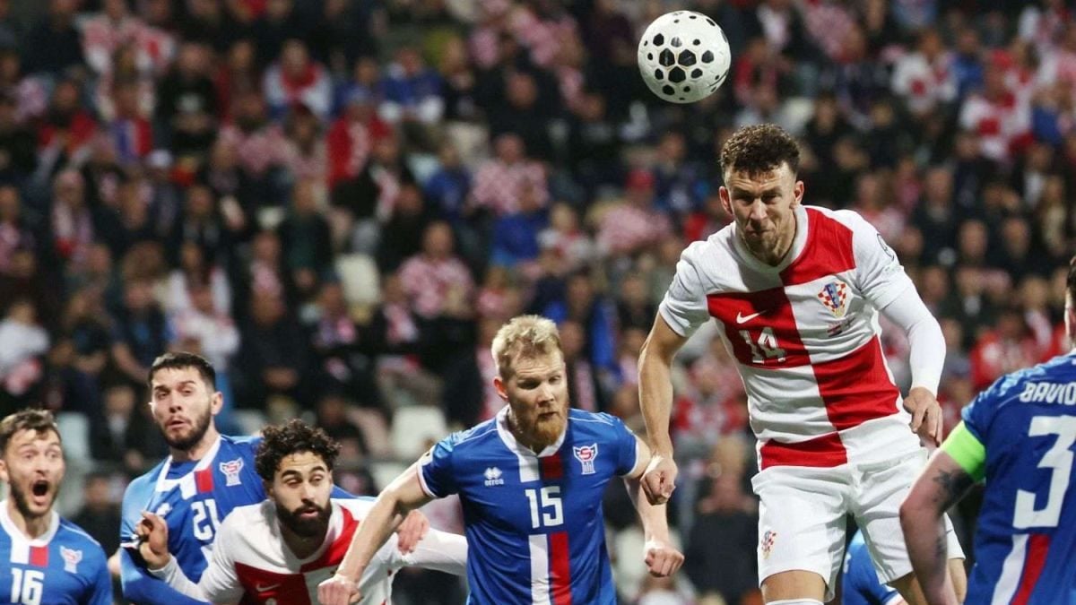 Rijeka, 14.11.2025 – Kvalifikacijska utakmica za SP 2026 između Hrvatske i Farskih otoka na stadionu Rujevica; na slici Ivan Perišić u skoku tijekom akcije.