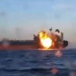 Ukrajinski pomorski dron pogađa ruski tanker na Crnom moru, velika eksplozija na brodu tijekom napada 29. studenoga 2025.