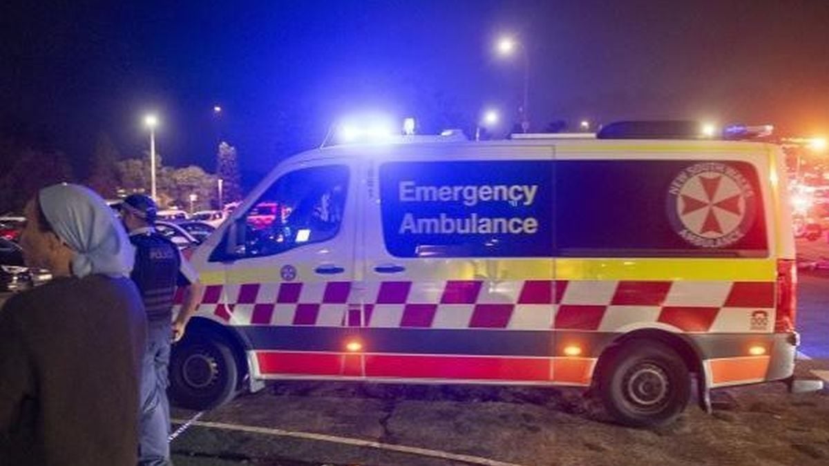 Hitne službe u blizini mjesta pucnjave na plaži Bondi u Sydneyju, 14. prosinca 2025.