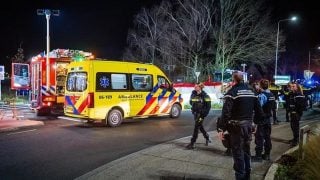 Hitne službe na mjestu nesreće u Nunspeetu nakon što je automobil uletio u skupinu ljudi.