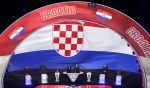 Boje Hrvatske prikazane na pozornici tijekom završnog ždrijeba FIFA Svjetskog prvenstva 2026 u Kennedy Centeru u Washingtonu