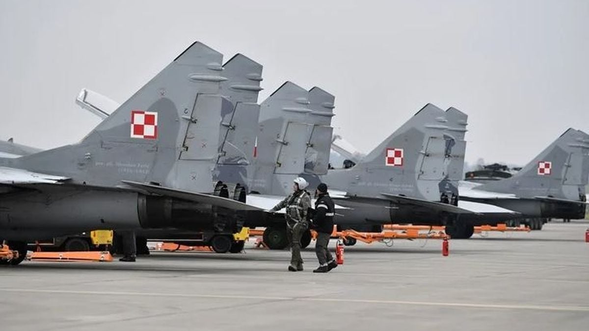 Poljski borbeni zrakoplovi MiG-29 parkirani na vojnom aerodromu