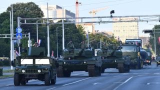 Hrvatski vojni tenkovi Leopard i oklopna vozila u mimohodu.