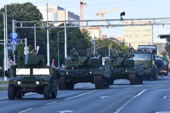 Hrvatski vojni tenkovi Leopard i oklopna vozila u mimohodu.