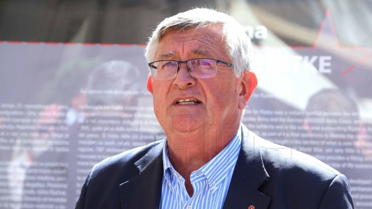 Rijeka, 30.04.2025 - Vojko Obersnel na otvorenju izložbe "Stazama rijeÄke bitke" na Korzu povodom 80. obljetnice oslobaÄanja Rijeke od faÅ”izma.