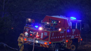 Veliki toplinski val izazvao je šumske požare na jugoistoku Australije, vatrogasci na terenu