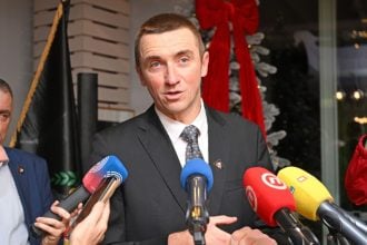 Ivan Penava daje izjavu medijima u Splitu uoči proslave pravoslavnog Božića 6. siječnja 2026.