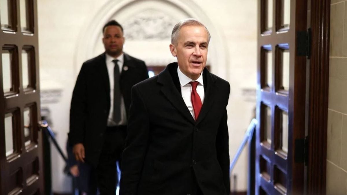 Kanadski premijer Mark Carney dolazi na Parliament Hill u Ottawi.