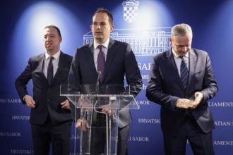 Konferencija za medije Kluba zastupnika HDZ-a u Hrvatskom saboru o izboru sudaca Ustavnog suda RH i predsjednika Vrhovnog suda RH, na kojoj sudjeluju Nikola Mažar, Ivan Malenica i Krunoslav Katičić, Zagreb, 21. siječnja 2026.
