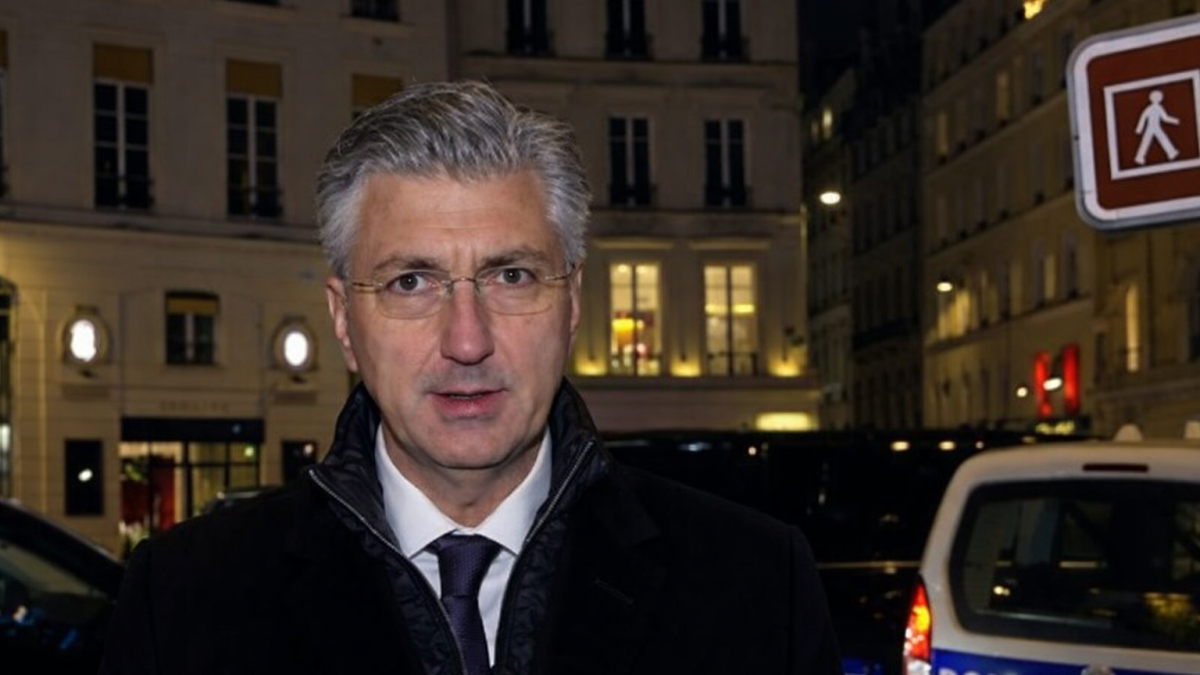 Andrej PlenkoviÄ daje izjavu za HRT u Parizu nakon sastanka Koalicije voljnih o mirovnim naporima za Ukrajinu.