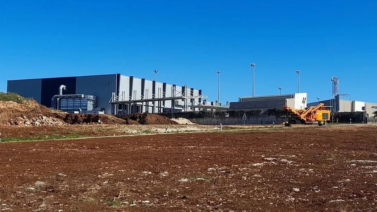 Predstavnici platforme Možemo! Pula na konferenciji ispred centra Kaštijun upozoravaju na prekoračenja PM 2,5 čestica