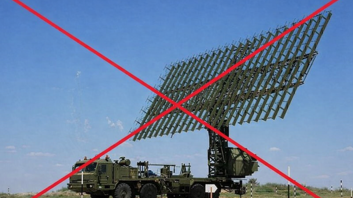 Ruski radarski sustav Nebo-SVU na vojnom vozilu