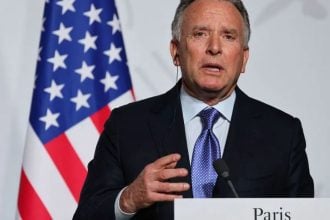 Američki posebni izaslanik Steve Witkoff govori na konferenciji za novinare u Elizejskoj palači u Parizu tijekom summita Koalicije voljnih o sigurnosnim jamstvima za Ukrajinu.