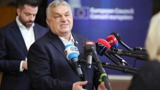 Mađarski premijer Viktor Orban govori medijima nakon izvanrednog summita EU-a u Bruxellesu