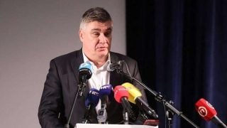 Predsjednik Zoran Milanović govori nakon susreta s članovima Udruge za promicanje inkluzije u Rijeci.