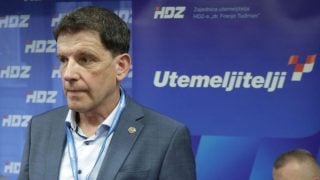 Ivica Tafra, predsjednik Zajednice utemeljitelja HDZ-a “Dr. Franjo Tuđman”, govori na tribini o sigurnosnim izazovima Hrvatske u Zagrebu, 26. ožujka 2025.