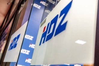 Logo Hrvatske demokratske zajednice (HDZ) tijekom sjednice šireg Predsjedništva u Zagrebu